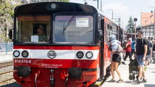 Gratka dla miłośników kolei na polsko-czeskim odcinku. Motorak kursuje między Szklarską Porębą a Kořenovem