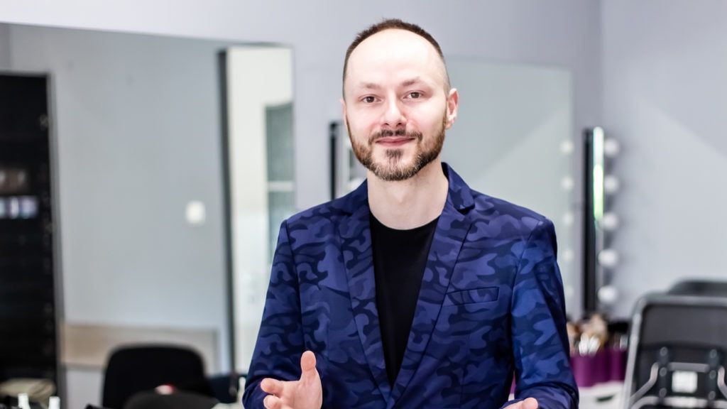 - Branża beauty już odczuwa quasai-lockdown - mówi przedsiebiorca Michał Łenczyński. 