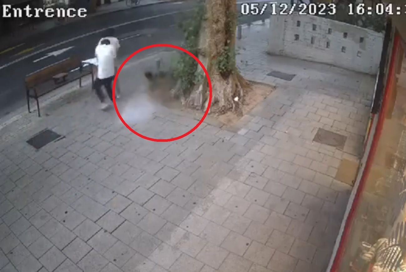 Rakieta spadła obok przechodniów