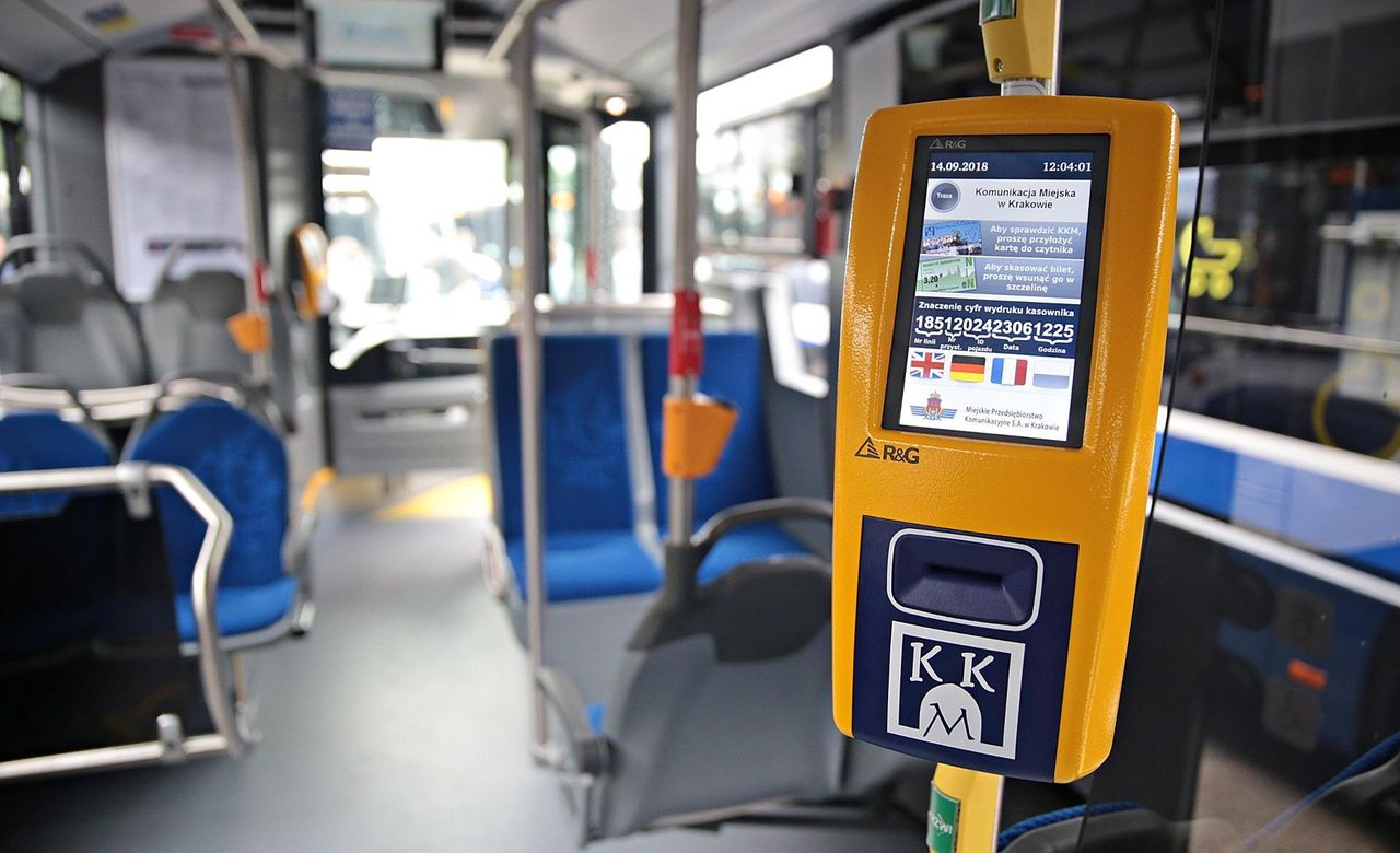 Zarząd Transportu Publicznego w Krakowie poszukuje kontrolerów biletów. Oto wymagania i zarobki