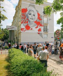 Warszawa. Mural Kory na Bielanach. Symboliczne odsłonięcie w urodziny