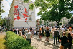 Warszawa. Mural Kory na Bielanach. Symboliczne odsłonięcie w urodziny