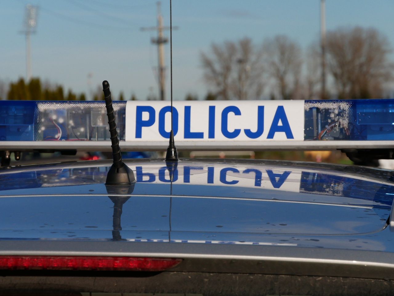 Ranny policjant na Dolnym Śląsku. Funkcjonariusz został postrzelony w czasie próby zatrzymania złodzieja samochodu