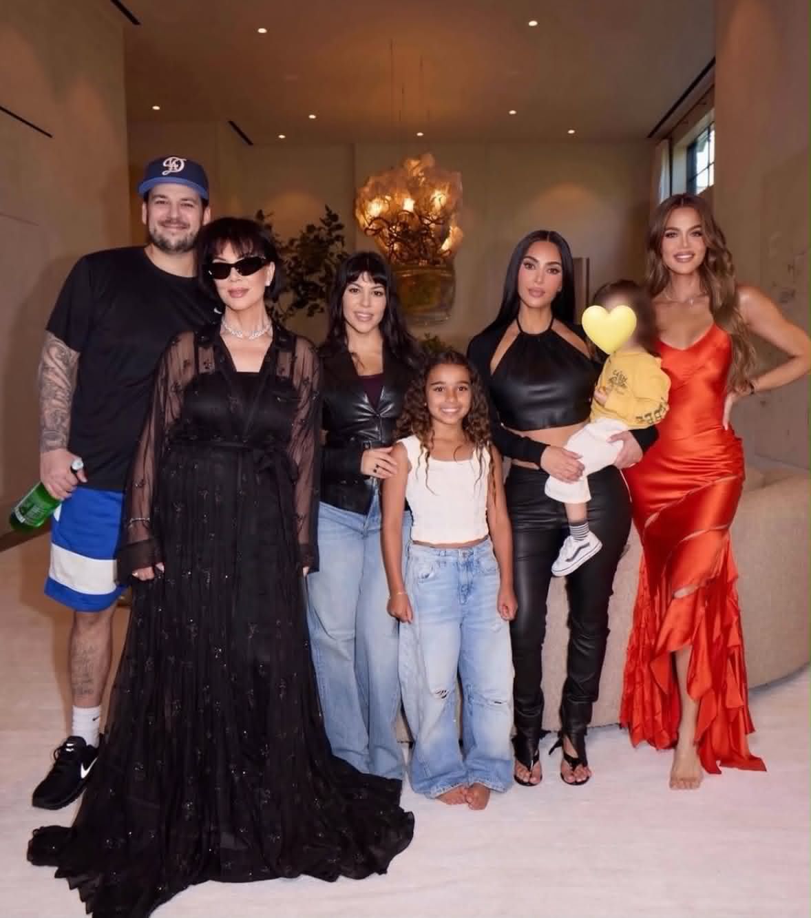 Klan Kardashianów bawi się na urodzinach Khloe