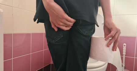 Znak, że rak zajął jelita. Zauważysz go w toalecie