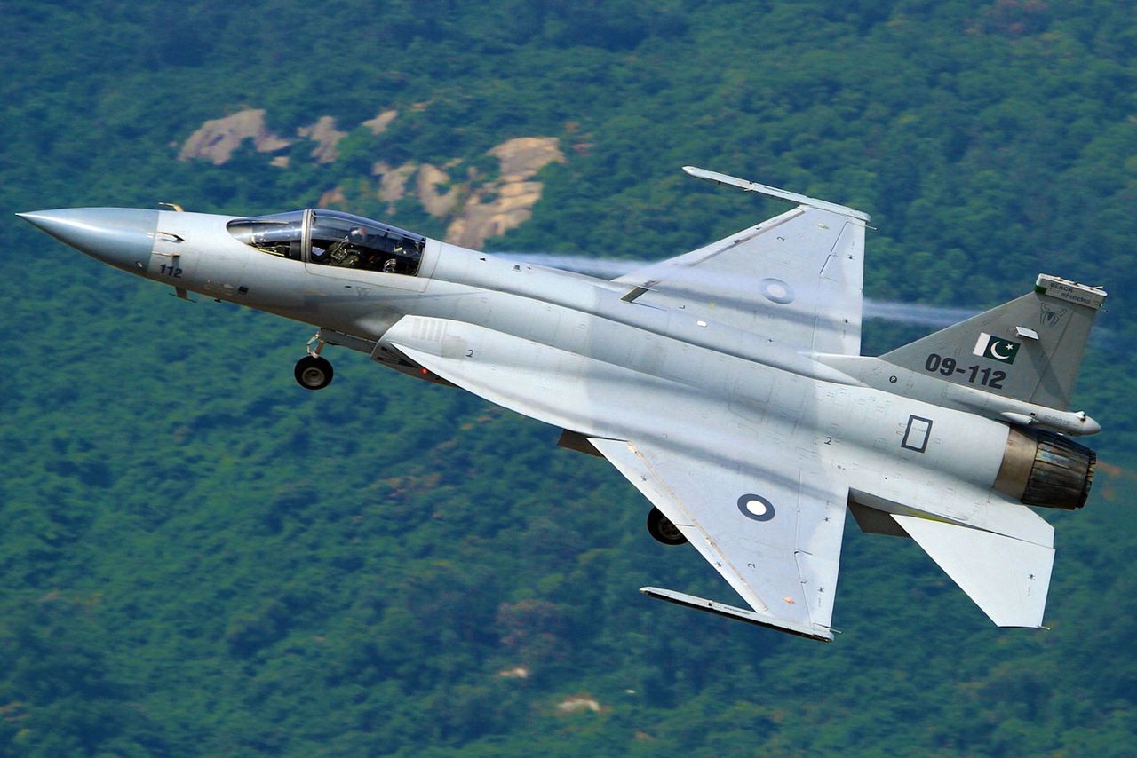 Irak kupuje samoloty PAC JF-17 Thunder w Pakistanie. Zarobi na tym Rosja