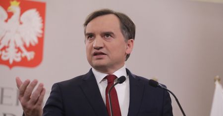 Zbigniew Ziobro bierze się za sklepy, które handlowały w niedziele. Wniósł kasacje