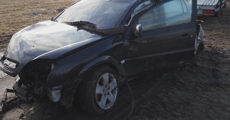 Pijany 19-latek rozbił auto. Groźna kolizja pod Włocławkiem