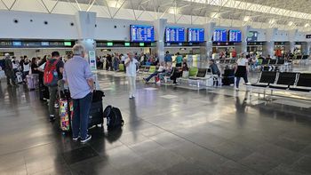 Przylecieli razem na wakacje. Pobił ją zaraz po wylądowaniu