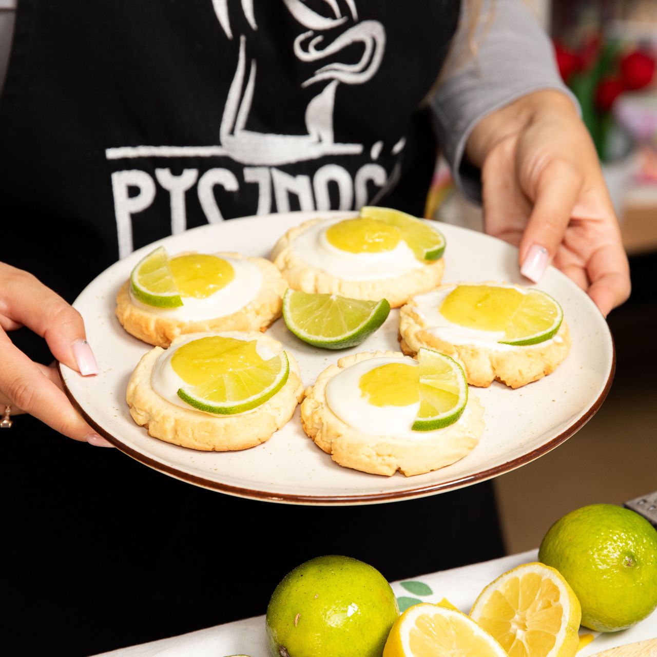 Shortbread cookies with lime cream filling