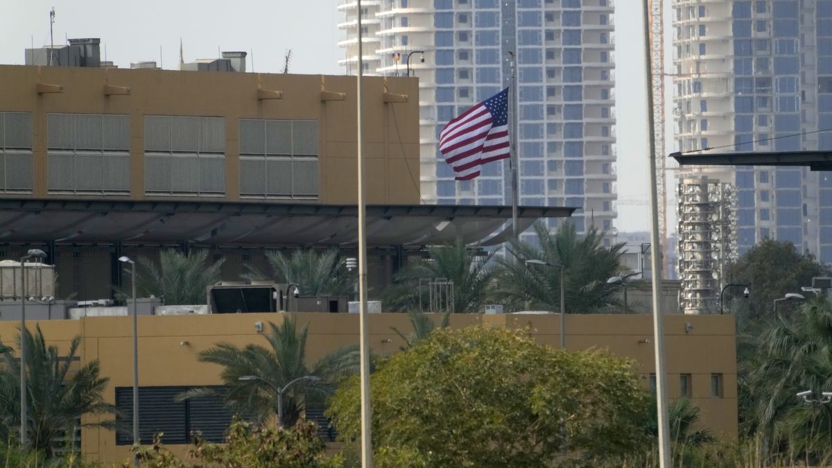 A general view of the US embassy in the Green Zone of Baghdad, Iraq, 17 March 2026. Purported overnight missile and drone attacks targeted the US embassy and other locations. EPA/Ceerwan Aziz Dostawca: PAP/EPA.