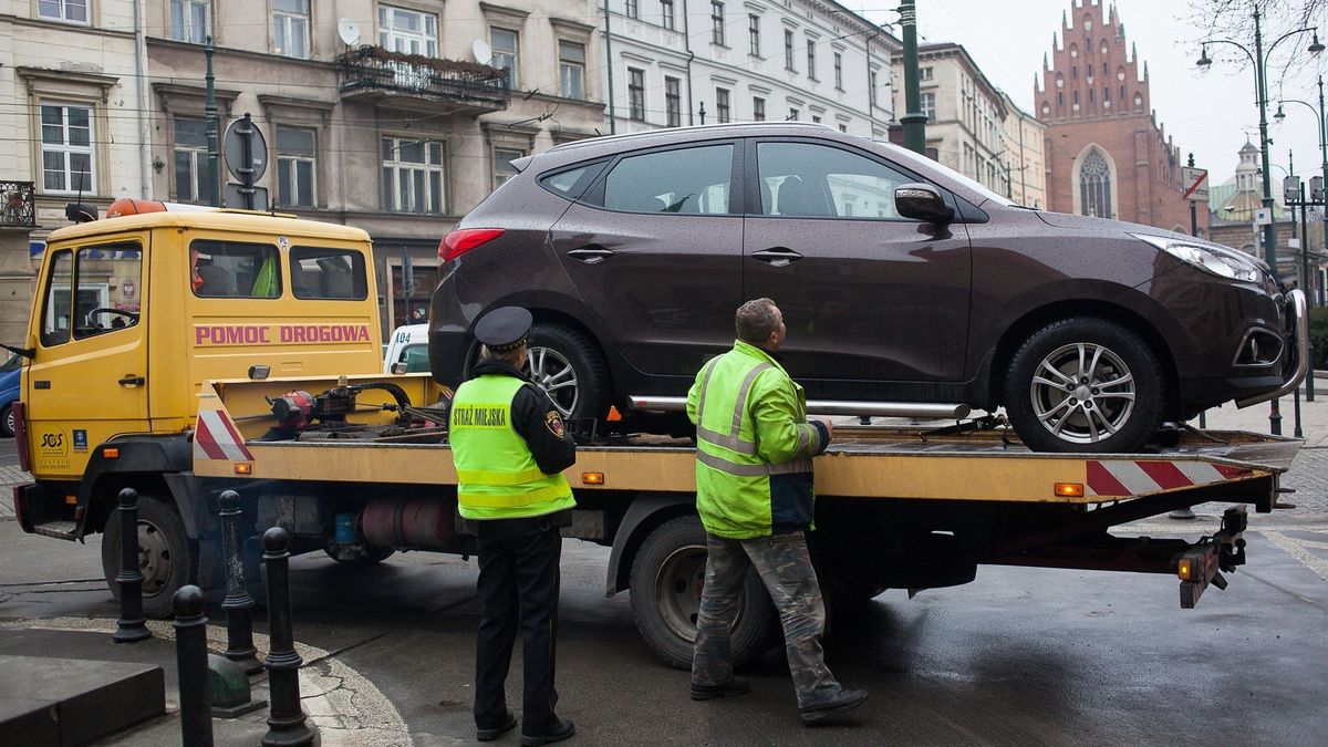 Przyczyn odholowania pojazdu może być kilka. Najczęściej to nieprawidłowe parkowanie