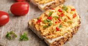 Wysokobiałkowa pasta z ciecierzycy w 5 minut. Znika szybciej niż wędlina