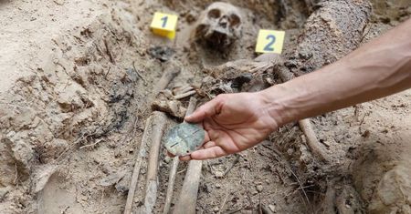 Masowy grób na Dolnym Śląsku. "Gwałtowne przyczyny zgonu"