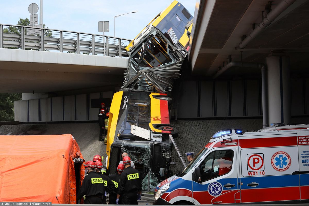 Wypadek autobusu na moście w Warszawie. Kierowca znów zatrzymany