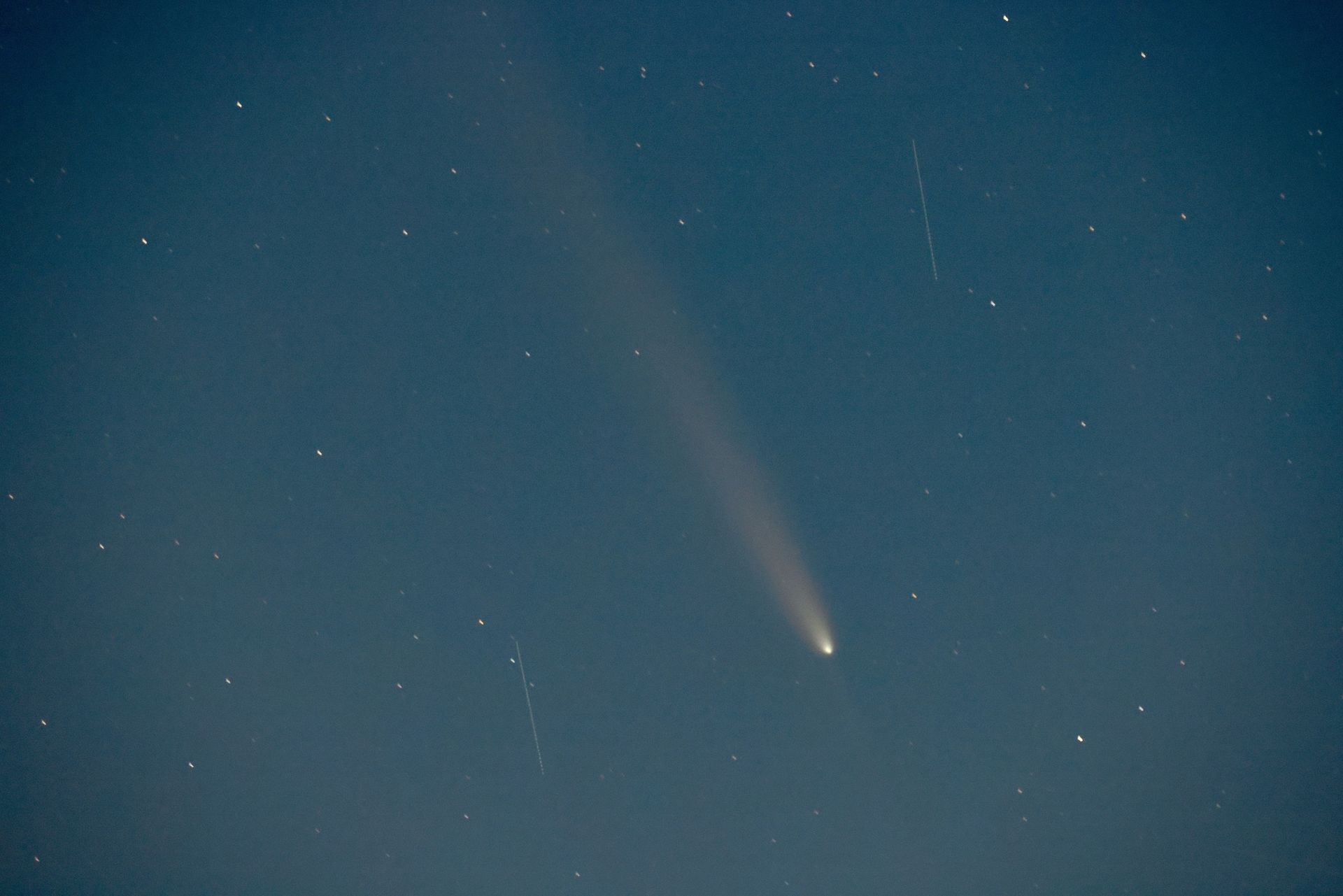 Star HD 7977 flew past the Sun millions of years ago and triggered a comet shower