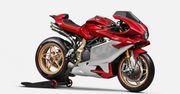 MV Agusta Superveloce 1000 Serie Oro dołącza do gamy. Technicznie bliżej jej do Brutale