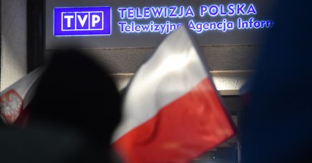 Przykują się do kaloryferów? Sensacyjne twierdzenia ws. TVP