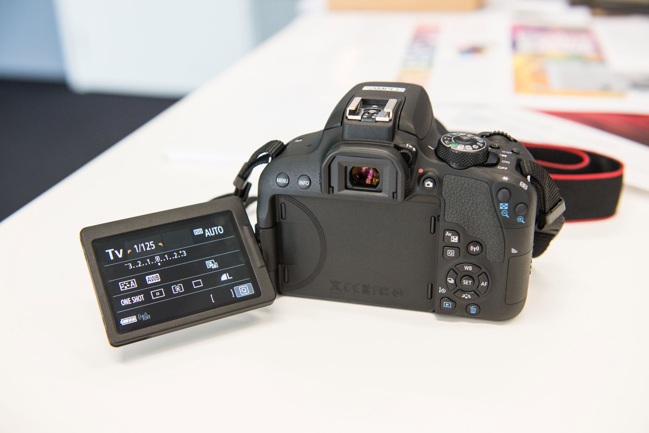Canon EOS 77D i 800D w naszych rękach. Zobacz główne różnice i poznaj polskie ceny 6