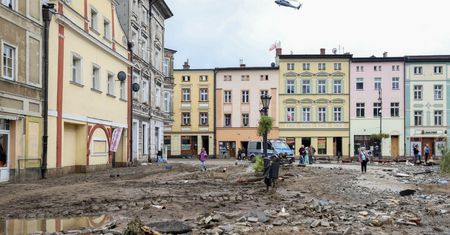 "To nie ludzie, to hieny". Walczą nie tylko z wielką wodą