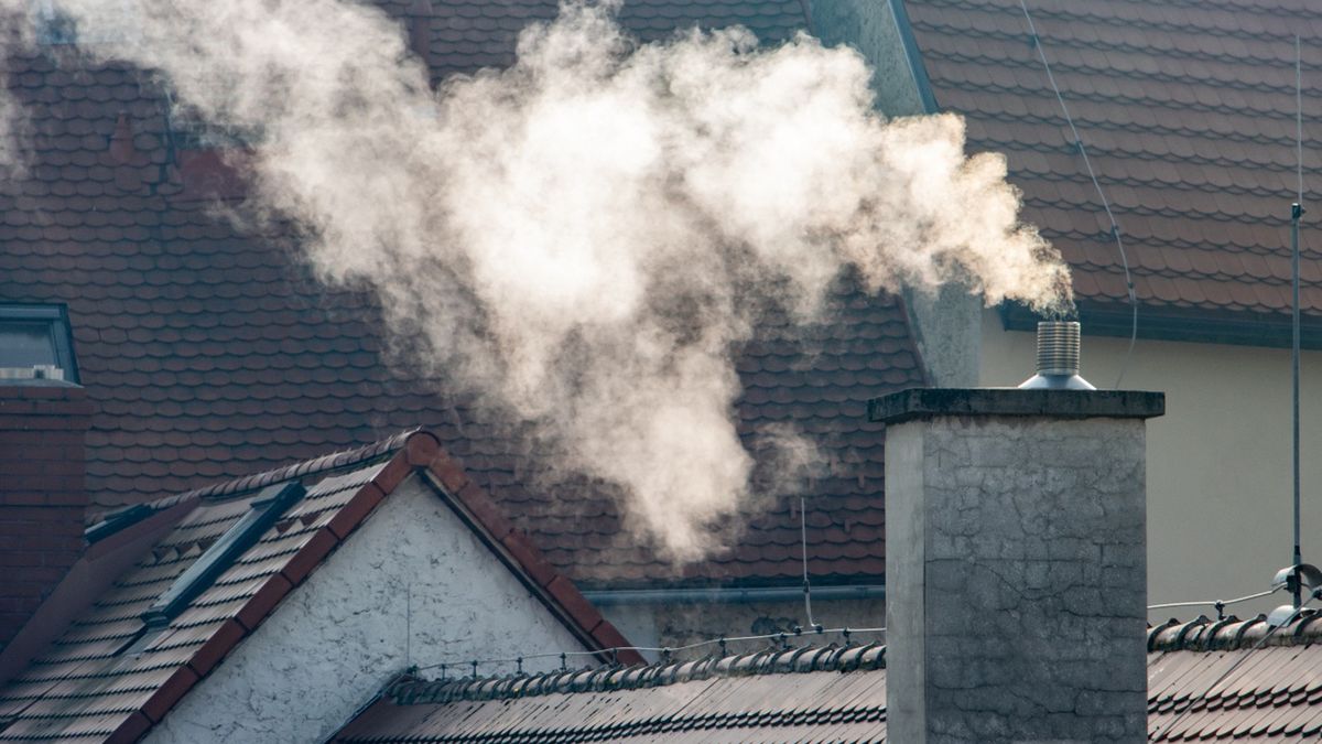 Kominiarze o obłożeniu, kosztach i błędach w domach Polaków
