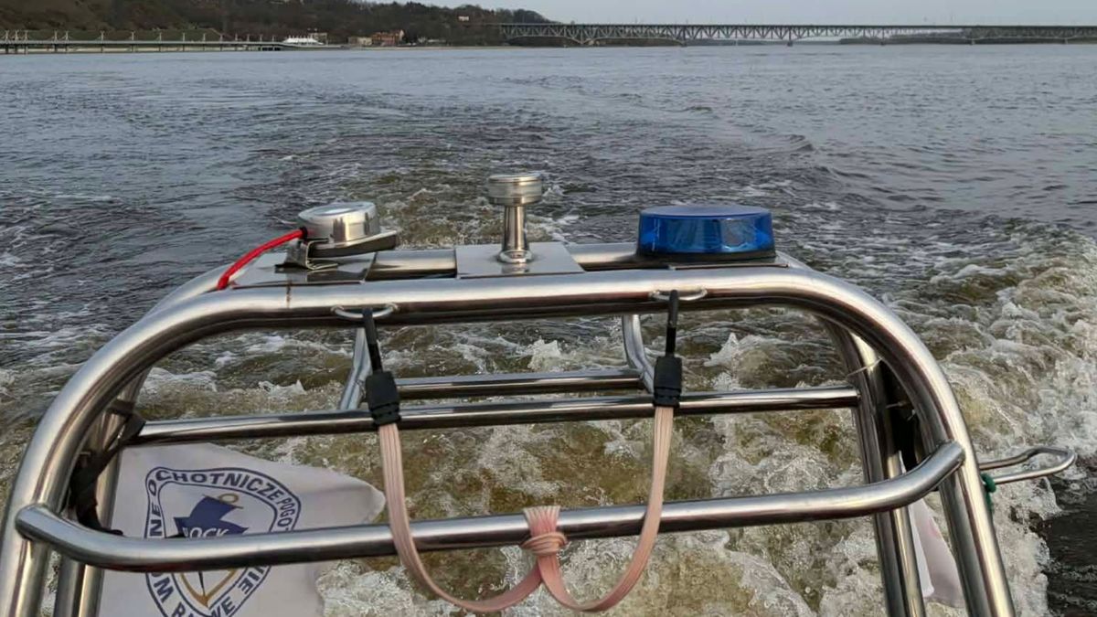 Skoczył do Wisły. Na razie nie odnaleźli mężczyzny. 