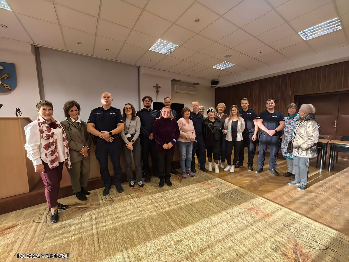 Dzielnicowi z Zakopanego rozmawiali z seniorami o zagrożeniach