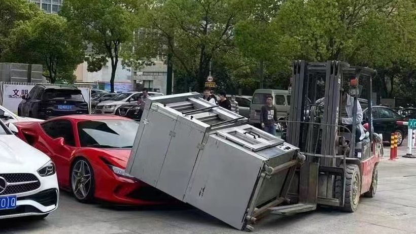 Piec do pizzy wylądował na Ferrari