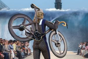 Stylówka skrojona pod rower. Współpraca Louis Vuitton i Pinarello stała się viralem