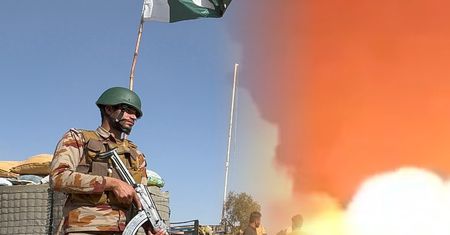Pakistan o "otwartej wojnie" z Afganistanem. Nocne naloty i sprzeczne bilanse