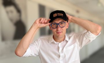 Kacper Merk współpracuje z radiową Jedynką. Wysłali go na mundial