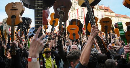 Gitarowy rekord świata pobity we Wrocławiu! Zagrali "Hey Joe"
