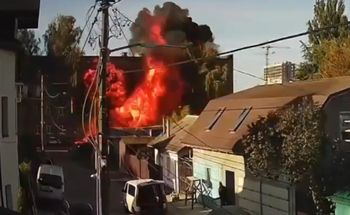 Dron uderzył w szkołę w Kijowie. Dzieci ukryły się w schronie