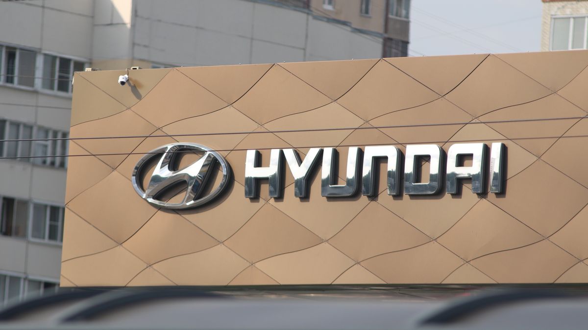 South Korean multinational automotive manufacturer, Hyundai
ST  PETERSBURG, RUSSIA - 2022/08/21: South Korean multinational automotive manufacturer, Hyundai Motors and commonly known as Hyundai logo seen in St. Petersburg. Official car dealers continue their work despite the suspension of some factories in Russia and with problems in the supply of car parts. Some companies have problems with the supply of spare parts for car maintenance under warranty after sanctions from the West. (Photo by Maksim Konstantinov/SOPA Images/LightRocket via Getty Images)
SOPA Images
hyundai motors, brand, brands, automobile