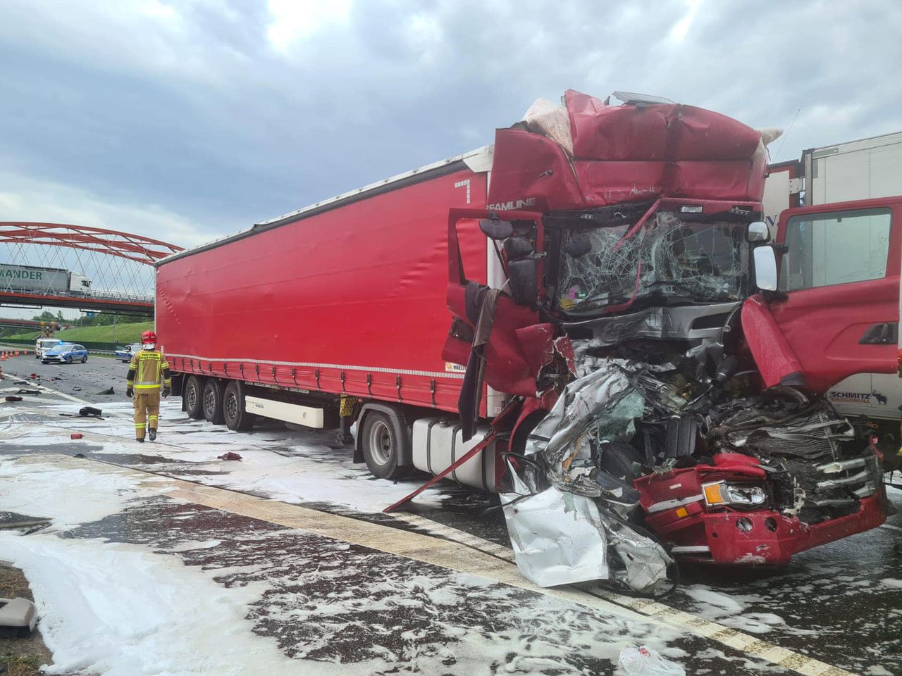 Koszmar na autostradzie A1. Osobówka została zmiażdżona przez dwie ciężarówki