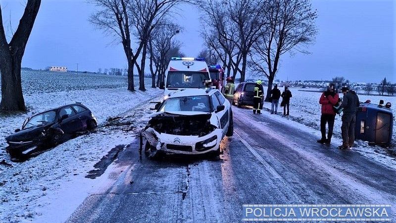 Wrocław. Dwa poważne wypadki. Policja apeluje o ostrożność