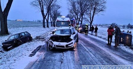 Wrocław. Dwa poważne wypadki. Policja apeluje o ostrożność