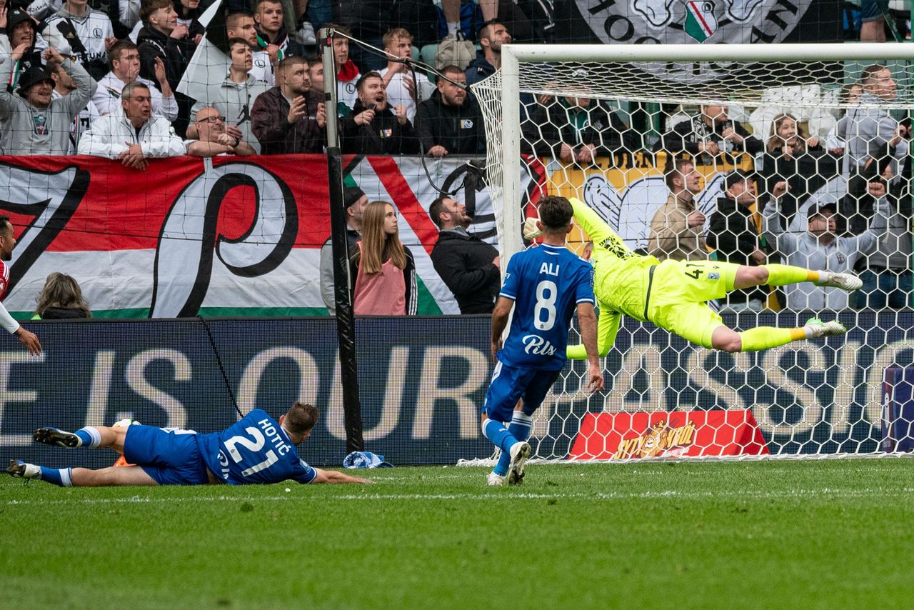 GOL, który wstrząsnął Warszawą! Lech Poznań liderem po triumfie nad Legią!