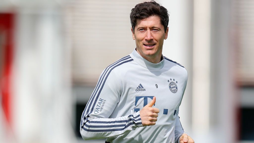 Ile zarabia Robert Lewandowski?