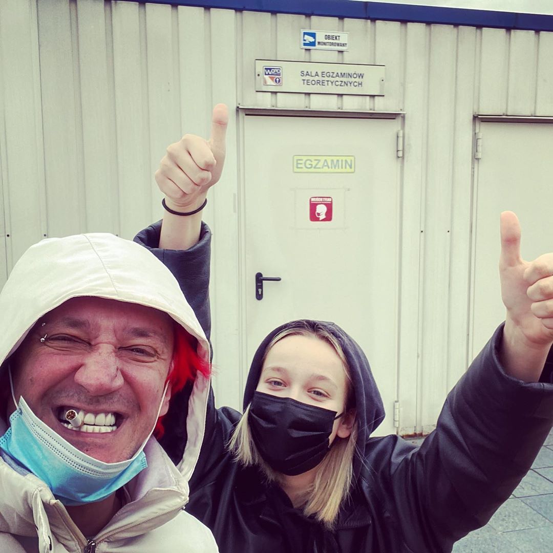 Michał Wiśniewski świętuje zdanie prawa jazdy przez Fabienne