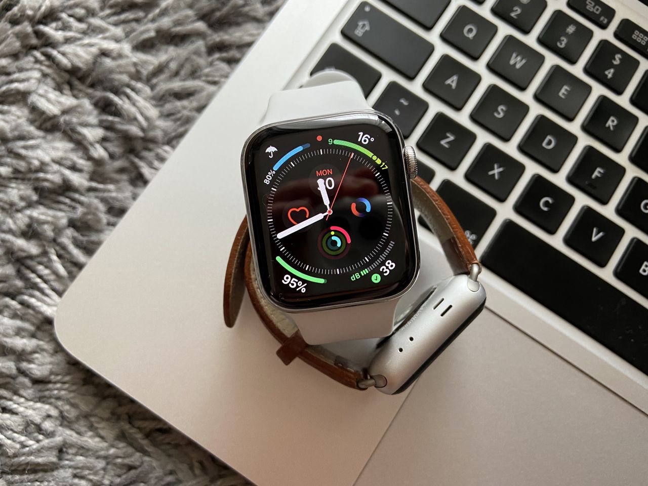 Apple Watch serii 7 z dużymi zmianami. Zegarki będą miały większe wymiary