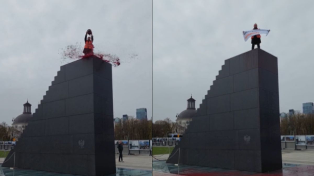 Aktywista oblał farbą Pomnik Smoleński w Warszawie