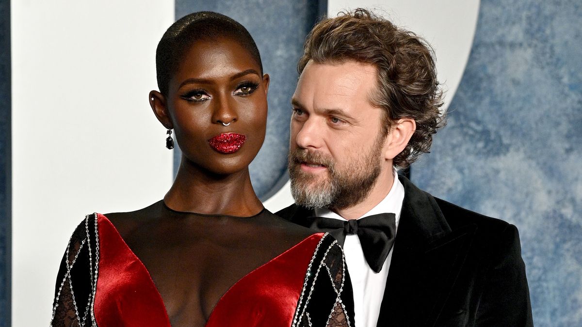 2023 Vanity Fair Oscar Party Hosted By Radhika Jones - ArrivalsBEVERLY HILLS, CALIFORNIA - MARCH 12: Jodie Turner-Smith and Joshua Jackson attend the 2023 Vanity Fair Oscar Party Hosted By Radhika Jones at Wallis Annenberg Center for the Performing Arts on March 12, 2023 in Beverly Hills, California. (Photo by Lionel Hahn/Getty Images)Lionel Hahn