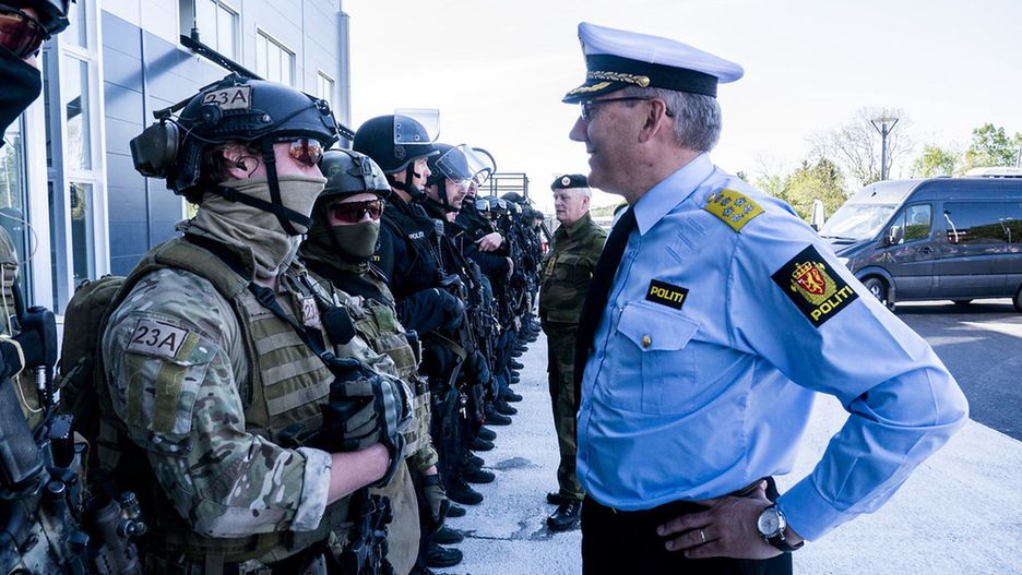 Norweska policja działa w stanie podwyższonej gotowości. To skutek pojawienia się niezidentyfikowanych  dronów w przestrzeni powietrznej