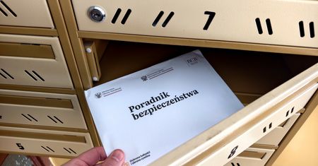 Ten poradnik podzielił Polaków. Tyle kosztowało jego wydrukowanie