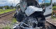 Wypadek na przejeździe w Dąbrowie Górniczej. Pociąg uderzył w samochód dostawczy