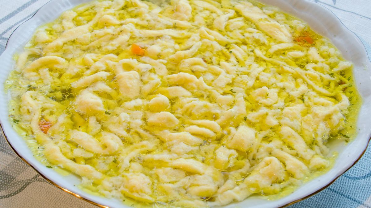 Lane kluseczki do zupy. Zrobisz je nawet bez mąki