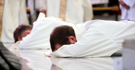 Księży będzie coraz mniej. Kościół nie jest w stanie tego zmienić [Opinia]