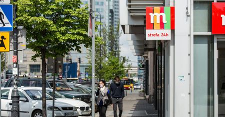 Zyski mBanku spadły o prawie 75 procent. Wiadomo, jak skorzysta na podwyżce stóp