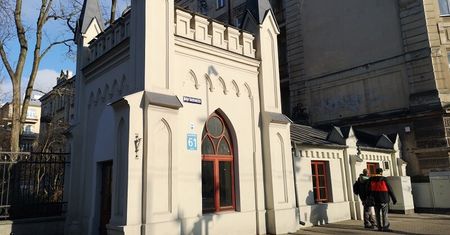 Tu była pizzeria Piccolo, potem cukiernia Domek Saski. Teraz będzie lodziarnia